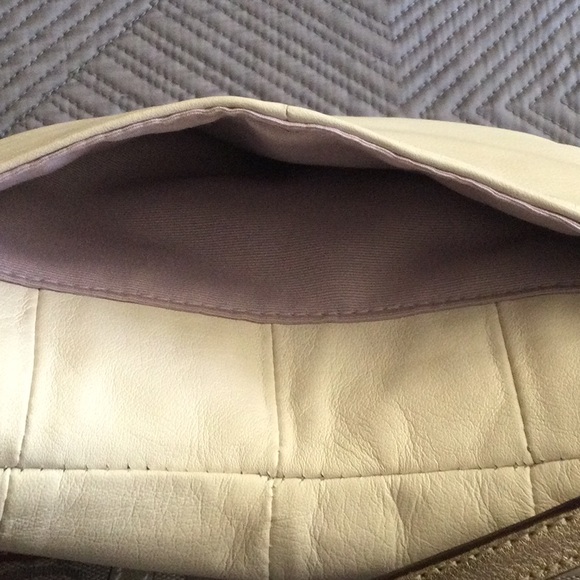 Coach cream leather crossbody bag with silver tone hardware and gold accents - Picture 6 of 7